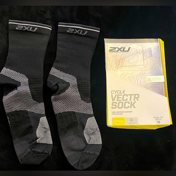 2XU Cycle Vectr Socks - Never worn - Picture 1 of 10